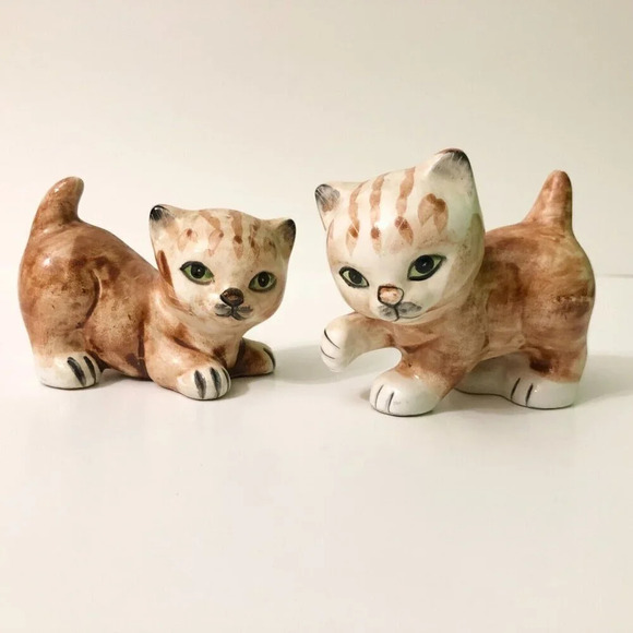 Vintage Lego Japan Set of 2 Cat Figurines 3.5 Inch Long Kitten Figures  Flaw - Picture 1 of 16